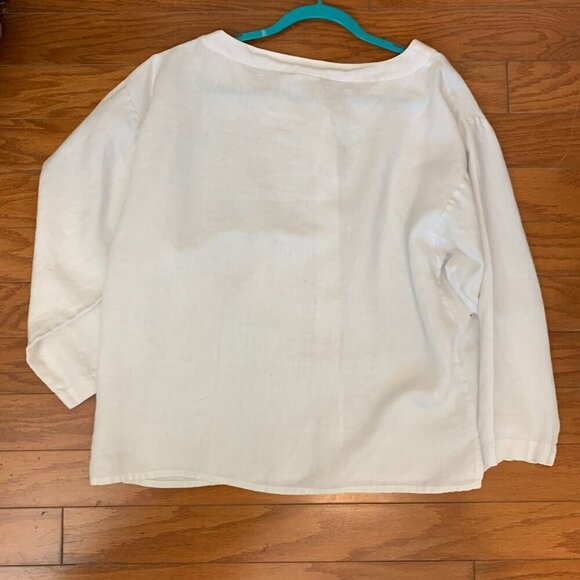 Kiko linen top Womens One Size - white button close blouse with scoop neck - Picture 3 of 4